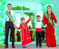 Farewell to school: last bell rang for graduates in Turkmenistan