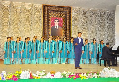 В специализированной школе искусств Дашогуза состоялся концерт выпускников