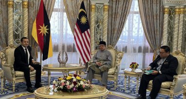Türkmen diplomaty Malaýziýanyň Sarawak welaýatynyň premýeri bilen duşuşdy