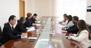 В МИД Туркменистана прошла встреча Рашида Мередова с послом Ирана