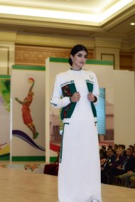 Фоторепортаж: Показ спортивной одежды в Ашхабаде