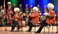 Fotoreportaž: Türkiýe Respublikasynyň Türkmenistandaky medeniýet günleriniň ýapylyşynyň konserti