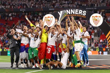 Испанская «Севилья» продает всех футболистов