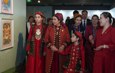 На выставке в Китае продемонстрировали туркменское искусство рукоделия