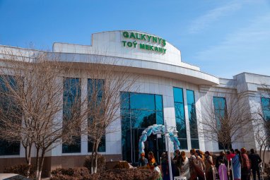 Банкетный зал Galkynyş организует семейные и корпоративные торжества на высоком уровне