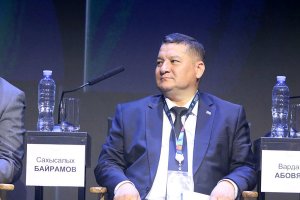 Turkmen director speaks at the forum of united cultures in St. Petersburg