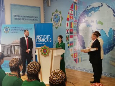 В Туркменистане подвели итоги ежегодной Олимпиады по французскому языку среди школьников