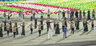 Фоторепортаж с праздничного концерта и фейерверка в честь независимости Туркменистана