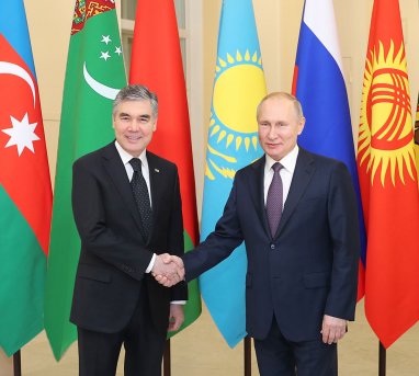 Фоторепортаж: Президент Туркменистана принял участие в неформальном саммите СНГ