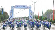 Fotoreportaž: Türkmen bedewiniň milli baýramy mynasybetli Türkmenistanda köpçülikleýin sport çäreleri geçirildi