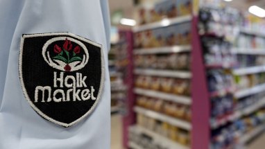 Halk market offers customers a wide range of frozen and canned seafood