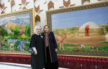 Первая леди Турции поздравила Огулгерек Бердымухамедову с праздником Курбан байрам 