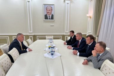 Посол Беларуси Бескостый встретился в Ашхабаде с делегацией БелЖД