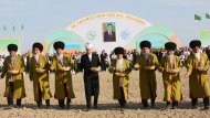 Fotoreportaž: Türkmenistanda güýzlük bugdaý ekişine badalga berildi