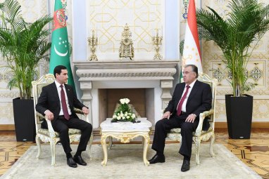 Президент Туркменистана предложил использовать в интересах Таджикистана мощности порта Туркменбаши