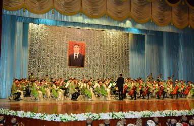 Студенческий симфонический оркестр ТНК дал праздничный концерт в Ашхабаде