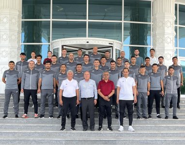 Туркменские судьи повышают квалификацию на семинаре ФИФА в Ашхабаде