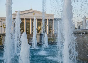 В праздничные дни театры Туркменистана приглашают на свои спектакли