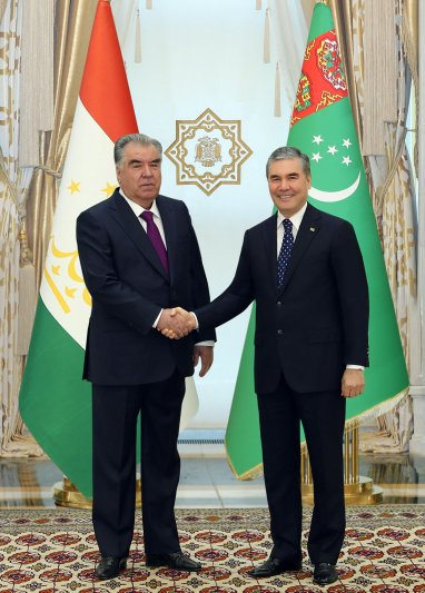 Рахмон поздравил Гурбангулы Бердымухамедова с признанием национальным лидером Туркменистана