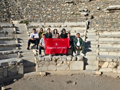 Medeni gatnaşyklar: türkmen žurnalistleri özleri üçin Izmiri täzeden açýarlar