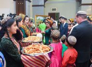 Фоторепортаж: Вручение многодетным семьям в дар от Президента Туркменистана ключей от новых квартир
