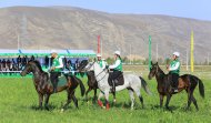 Türkmen bedewiniň baýramy mynasybetli marafon we konkur bäsleşikleri (FOTO)