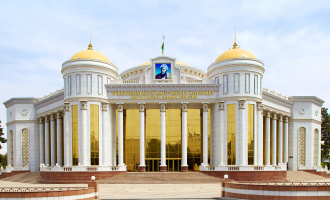 Посольство Франции в Туркменистане организует концерт фортепиано в 4 р­уки