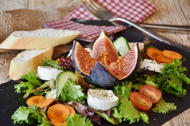 The secret of taste: cooking rules and simple recipes for salad dressings