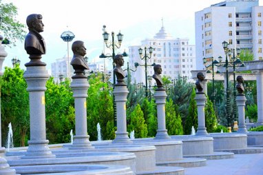 Парк скульптур – одна из ярких достопримечательностей Ашхабада