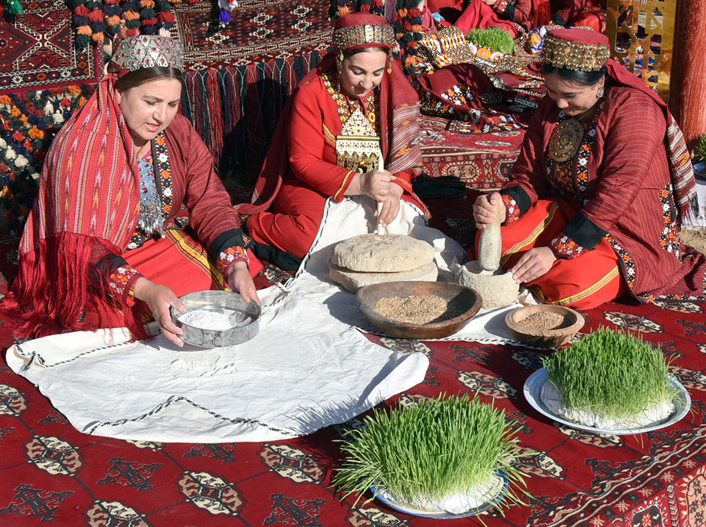 Какие страны отмечают навруз. Национальный праздник весны Навруз Туркменистан. Традиции Навруза в Узбекистане. Традиции Новруз байрам Туркменистан. Праздник Навруз в Узбекистане.