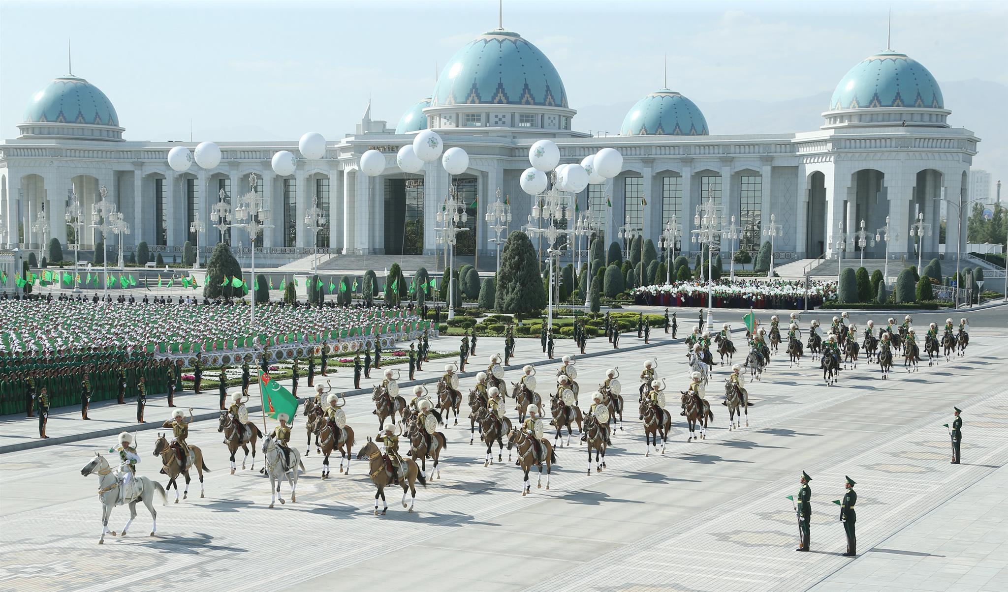 Военный парад в Туркмении 27 сентября 2018 года площади, Туркменистана, прошли, парад, Министерства, батальон, трибуной, обороны, Затем, войск, страны, Вооружённых, перед, парада, воины, военнослужащих, Следом, государственной, колонна, назначения