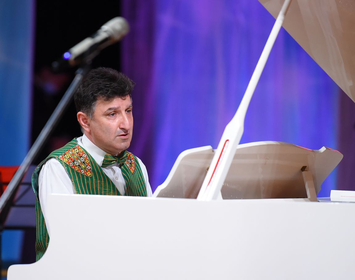 Заслуженный артист Туркменистана маэстро Владимир Мкртумов на концерте, посвященном Международному дню джаза в Ашхабаде