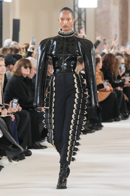 Dress made of microcircuits: Schiaparelli opened Haute Couture Week | World